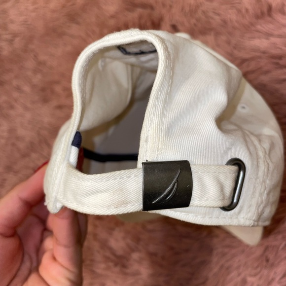 *SOLD* Nautica - Picture 6 of 7